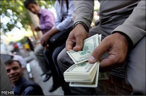 سه چالش اقتصاد ایران در سال ۹۶؛ تبعات یکسانسازی نرخ ارز در اقتصاد/احتمال رونق سفتهبازی در سال۹۶ سه چالش اقتصاد ایران در سال ۹۶؛ تبعات یکسانسازی نرخ ارز در اقتصاد/احتمال رونق سفتهبازی در سال۹۶